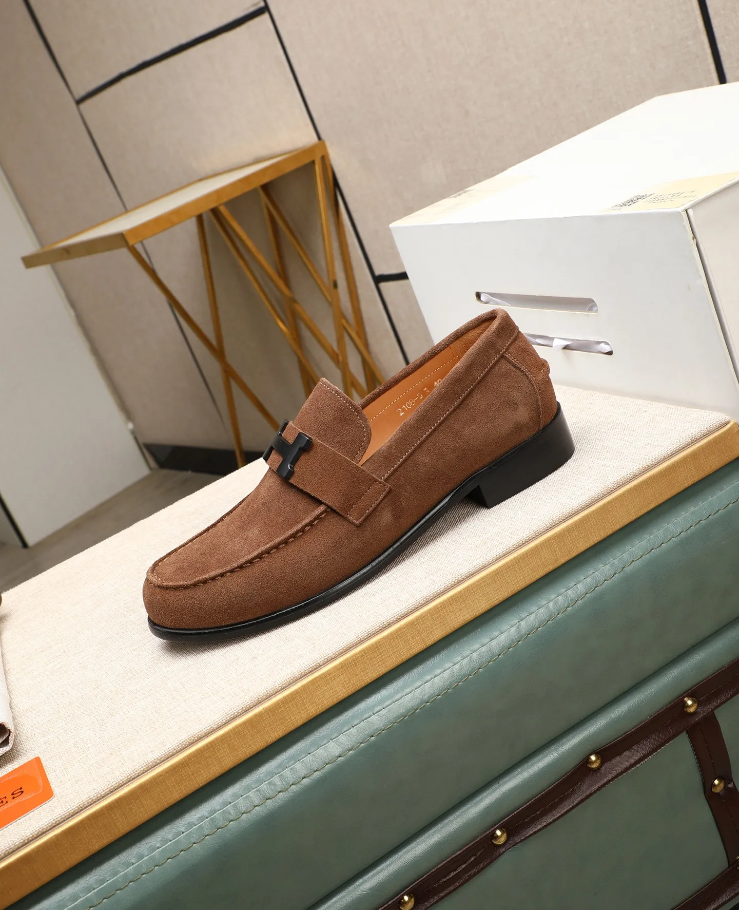 Men's shoes 💰620 Original quality Brand: Hermès Standard code: Men's code: 39.40.41.42.43.44 (38.45. Customized) Grade: Same style as the official website Original quality Material: Original cowhide Original breathable cowhide lining Original outsole Style category: Men's fashionable casual leather shoes Color: Actual picture